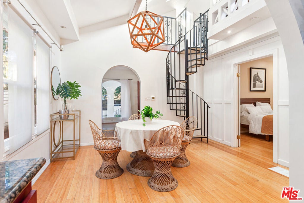 Photo of Listing #26637945