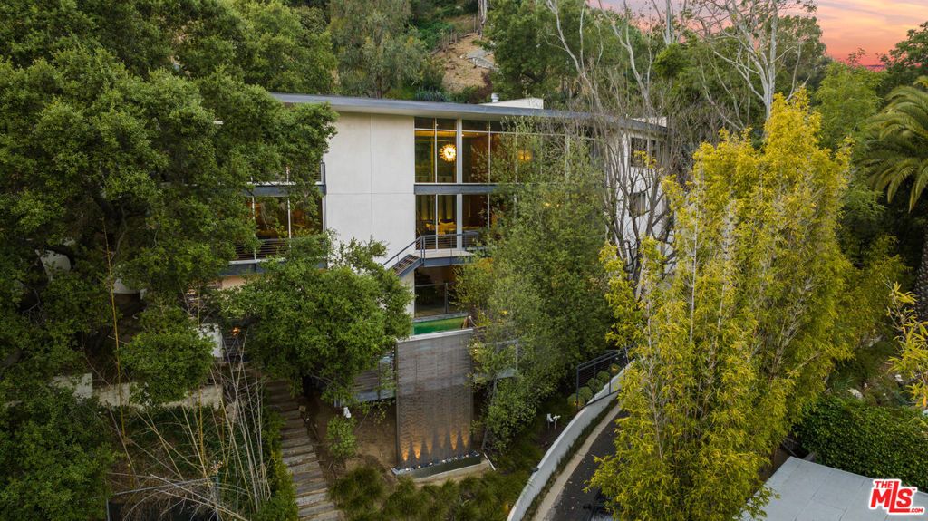 2207 Bowmont Drive, Beverly Hills