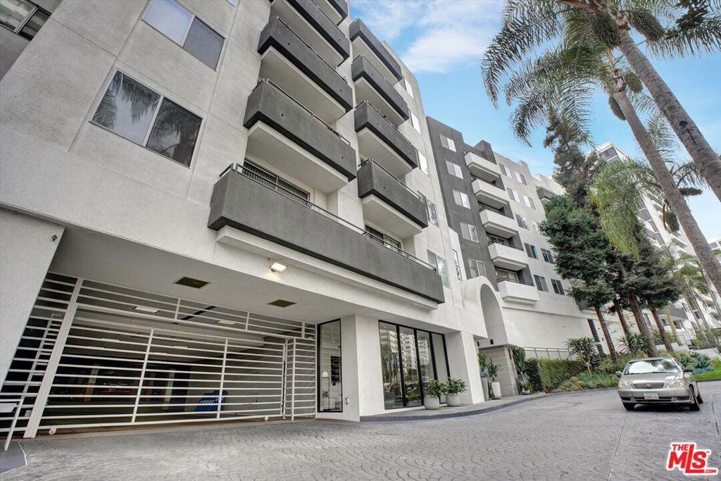 Photo of Listing #26638093