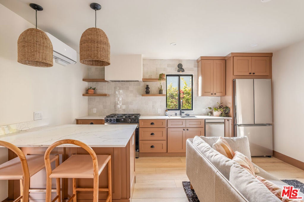 Photo of Listing #26638975