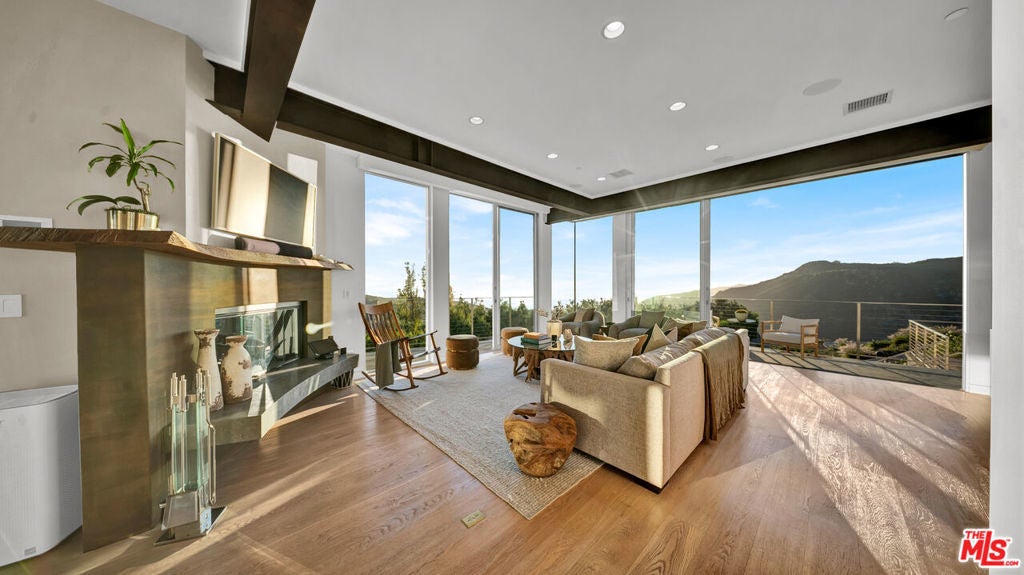 Photo of Listing #26639615