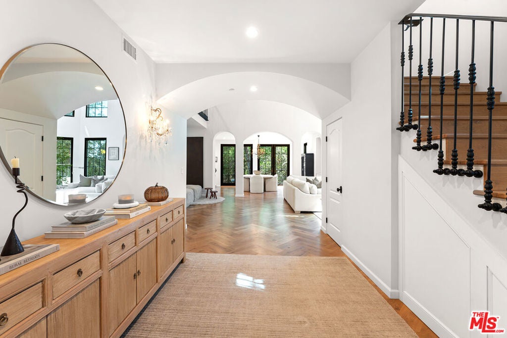 Photo of Listing #26639293