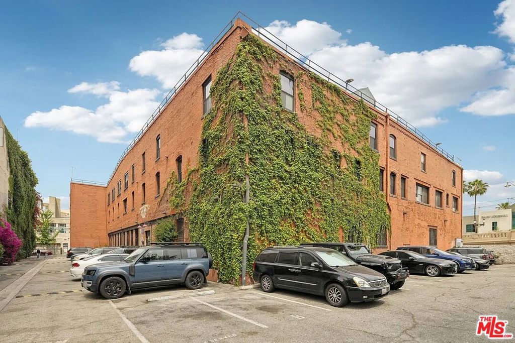 Photo of Listing #26638855