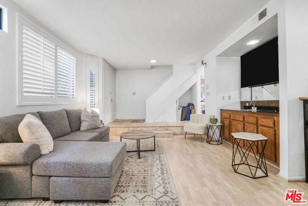 Photo of Listing #26637365