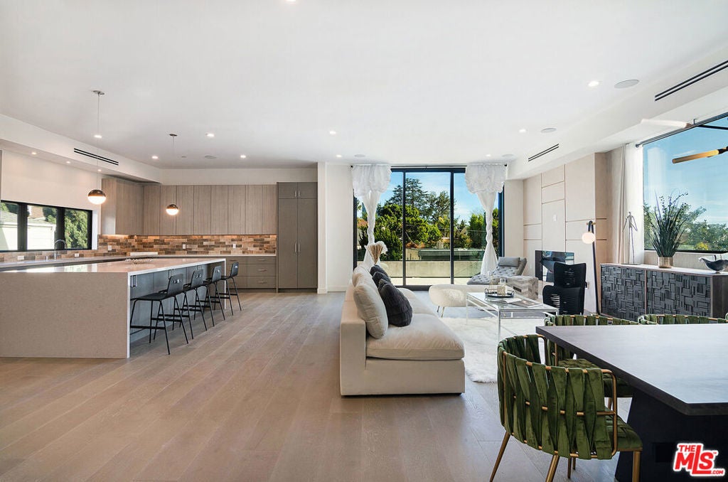 Photo of Listing #26639865