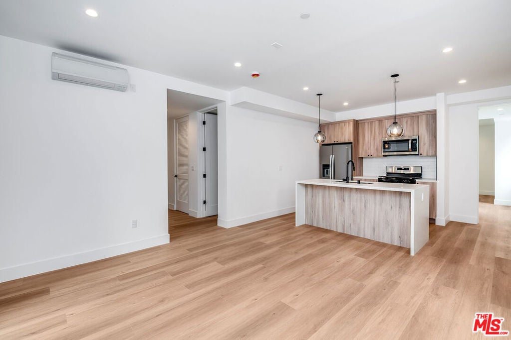 Photo of Listing #26637675