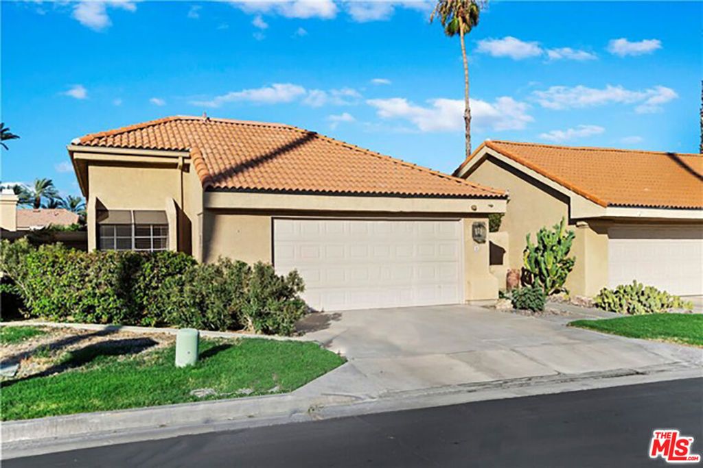 8 Las Cruces Lane, Palm Desert