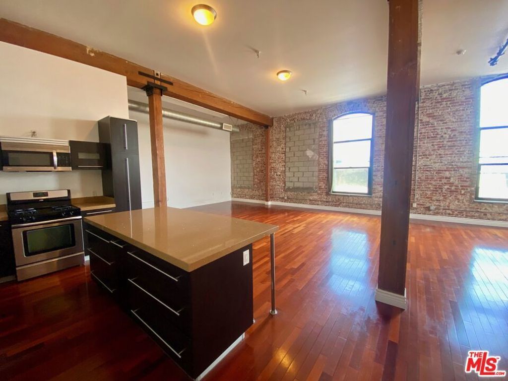 652 Mateo Street # 201, Los Angeles