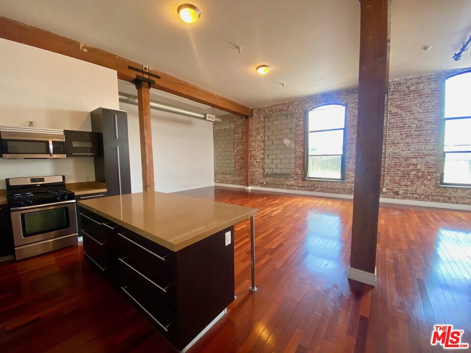 Photo of Listing #26641917