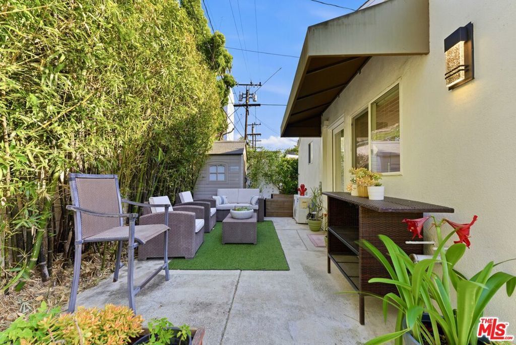 132 N Carson Road # A, Beverly Hills
