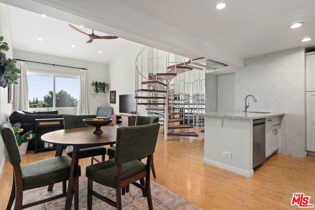 Photo of Listing #26638315