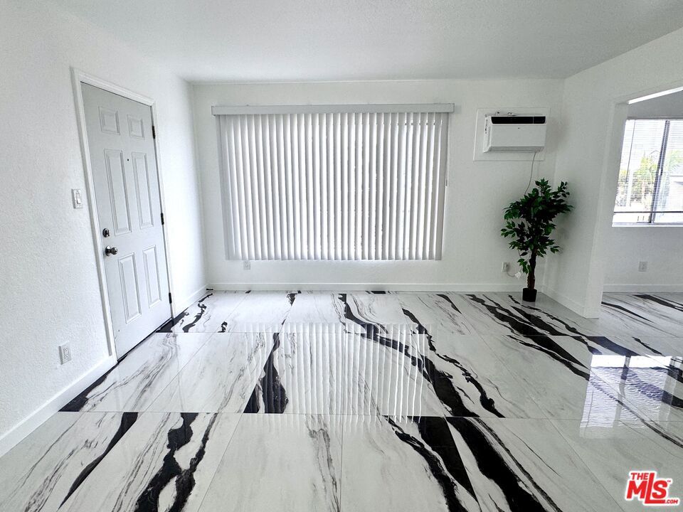 Photo of Listing #26642279