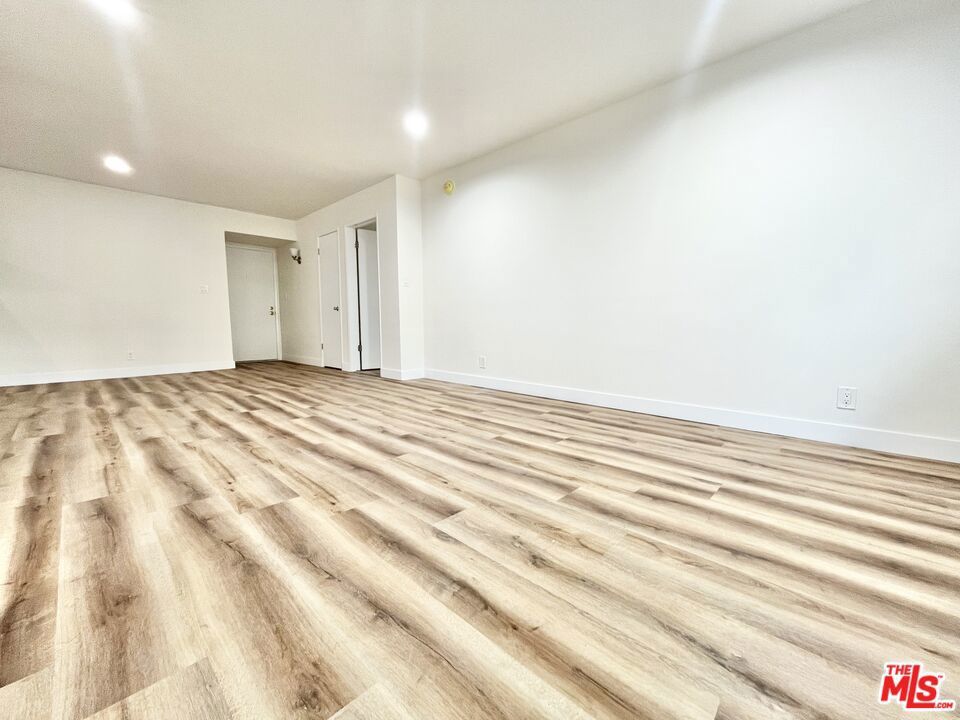 Photo of Listing #26642361