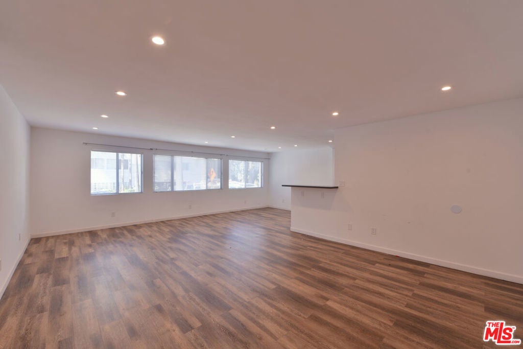 Photo of Listing #26642375