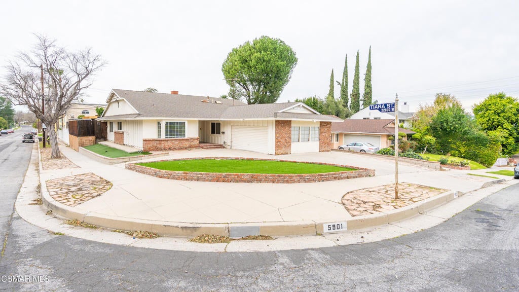 Photo of Listing #226000357