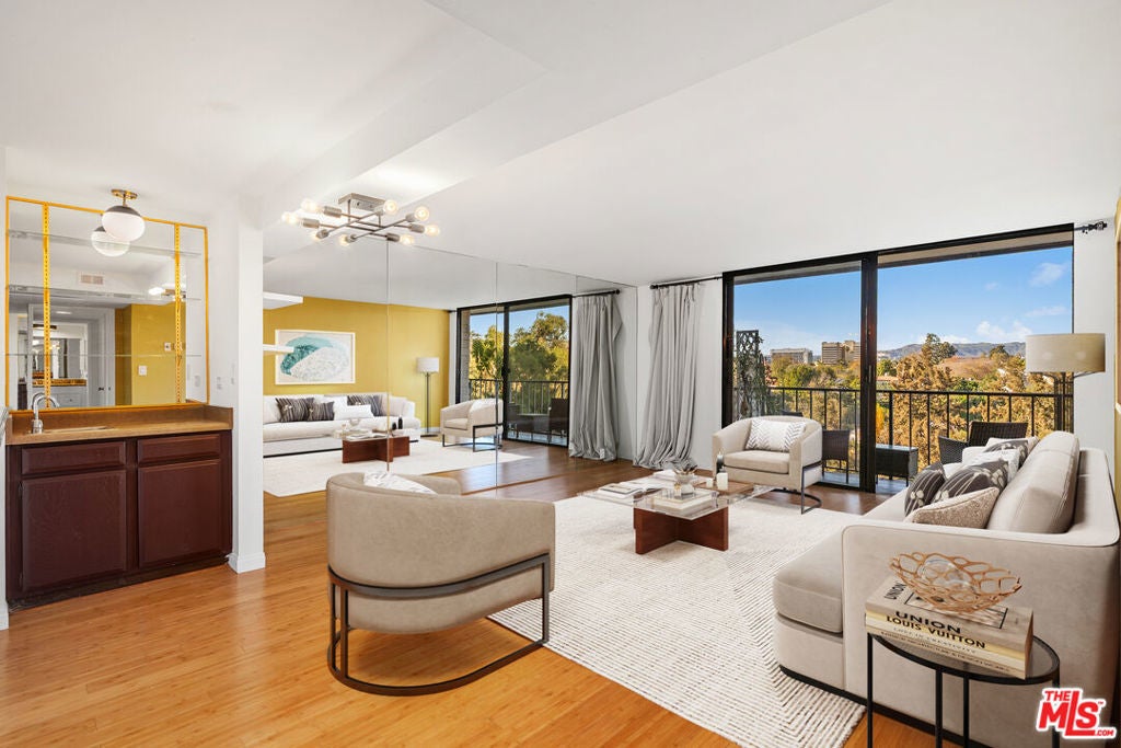 Photo of Listing #26642885