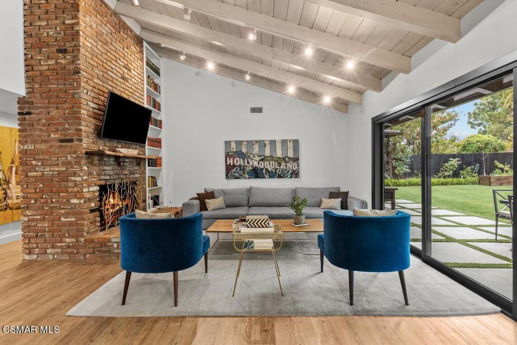 Photo of Listing #226000378