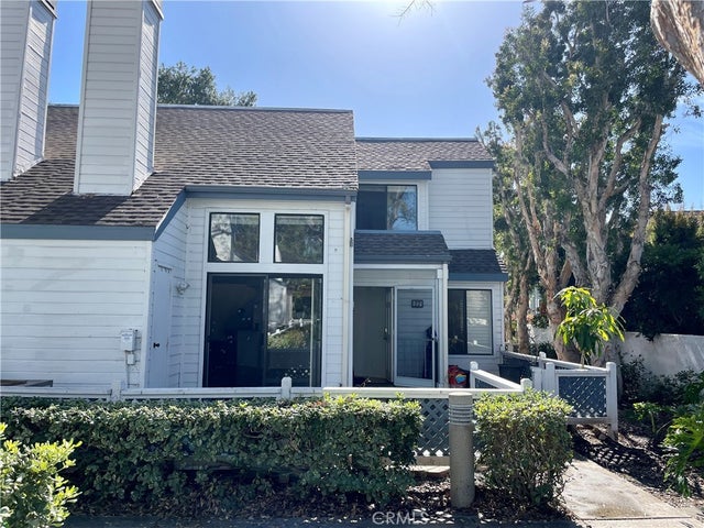 27 Briarglen #10, Irvine.