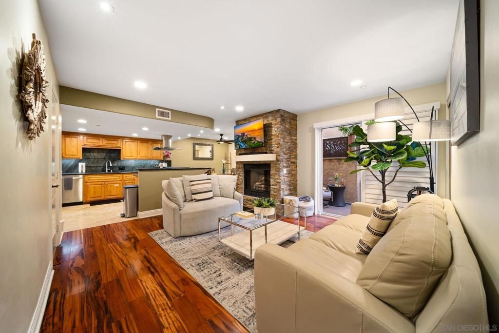 886 Felspar St, San Diego
