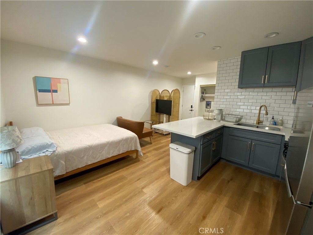 827 S Manhattan # 205, Los Angeles