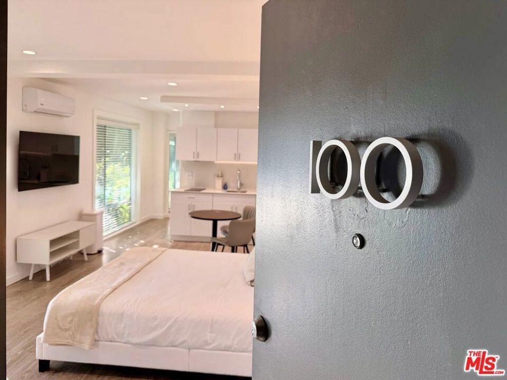 5805 W 8th Street # 100, Los Angeles