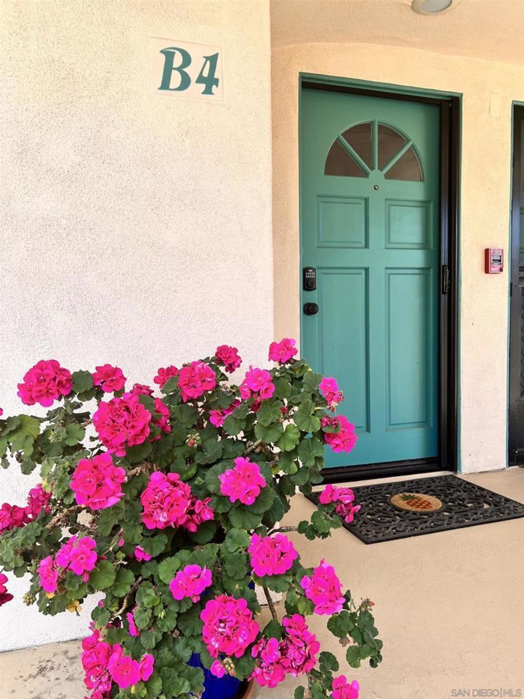 7757 Eads # B4, La Jolla