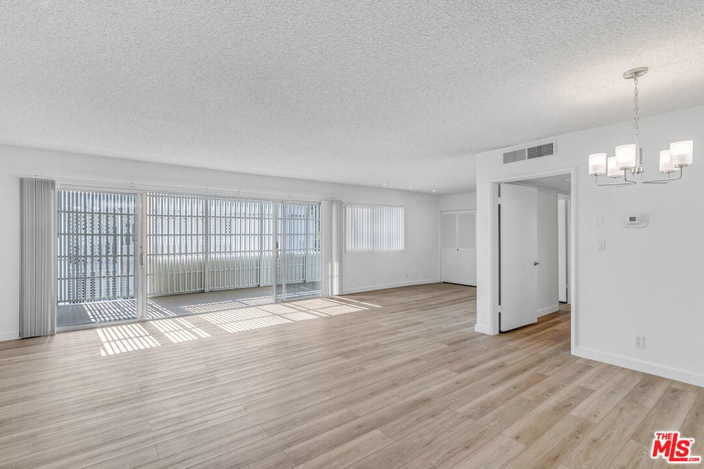 Photo of Listing #26645219