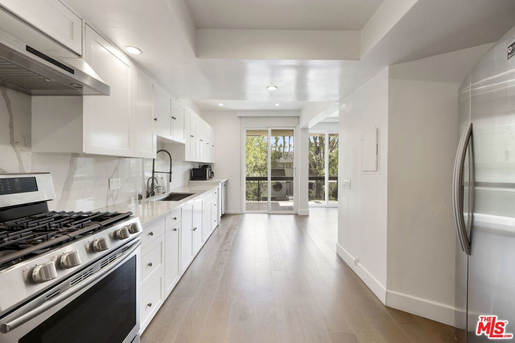 Photo of Listing #26645793