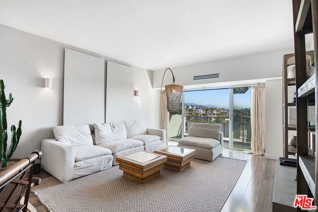 Photo of Listing #26645603