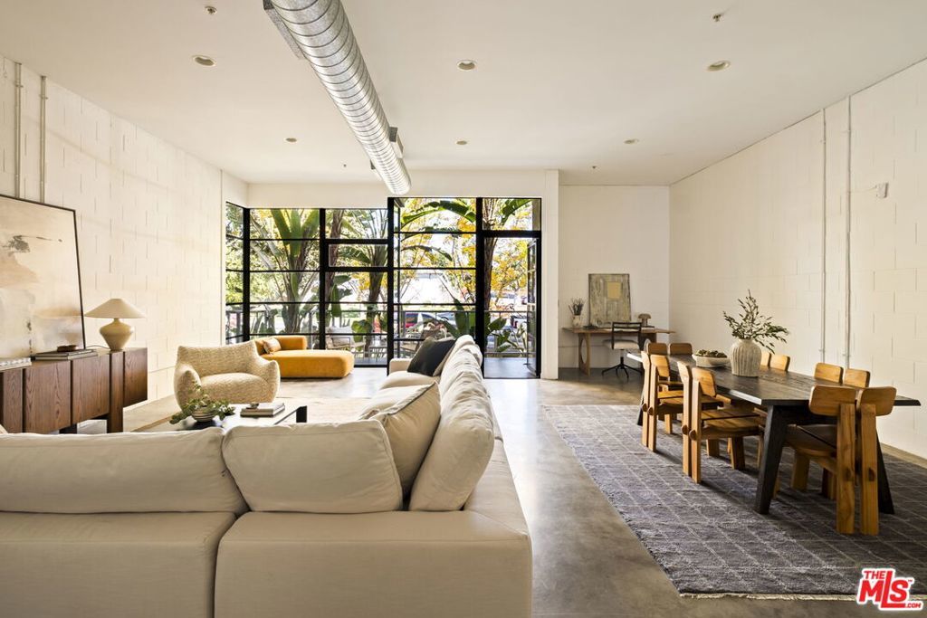 Photo of Listing #26645891