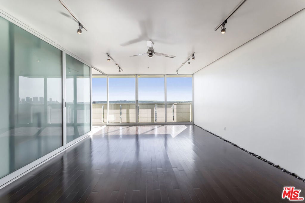 Photo of Listing #26644941