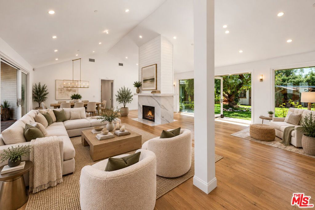 19621 Wells Drive, Tarzana