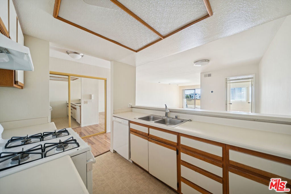 Photo of Listing #26649345