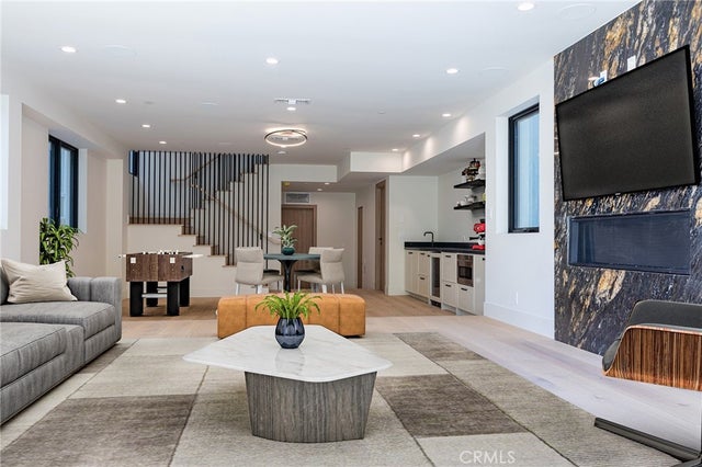 404 16th Street, Manhattan Beach.