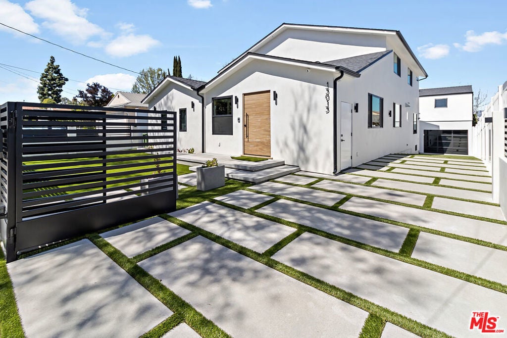 Photo of Listing #26650893