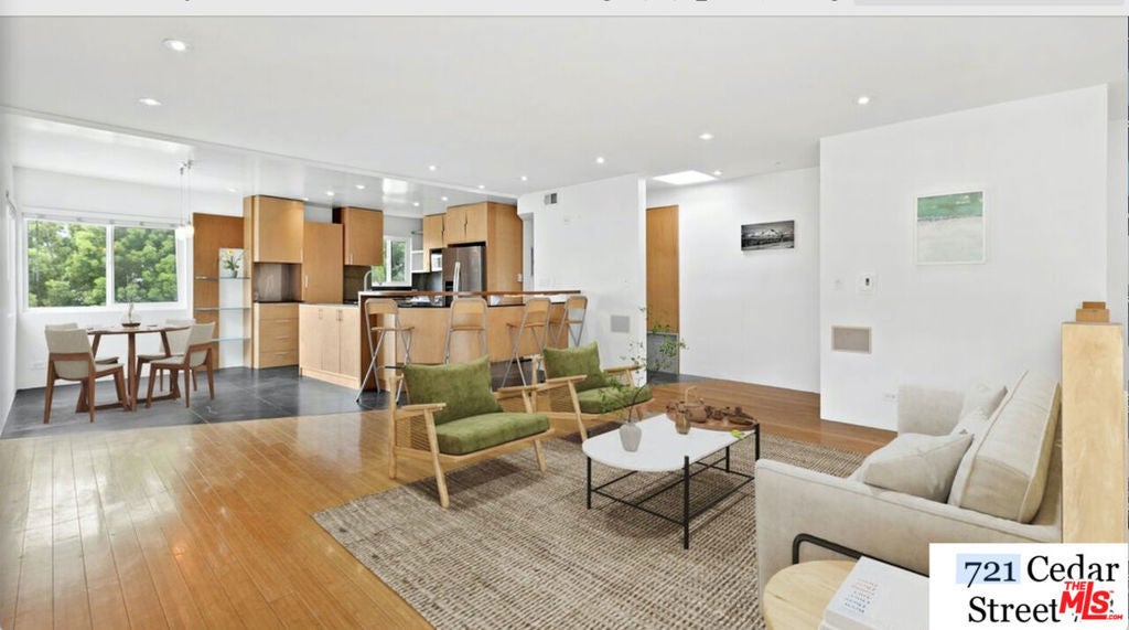 Photo of Listing #26644345