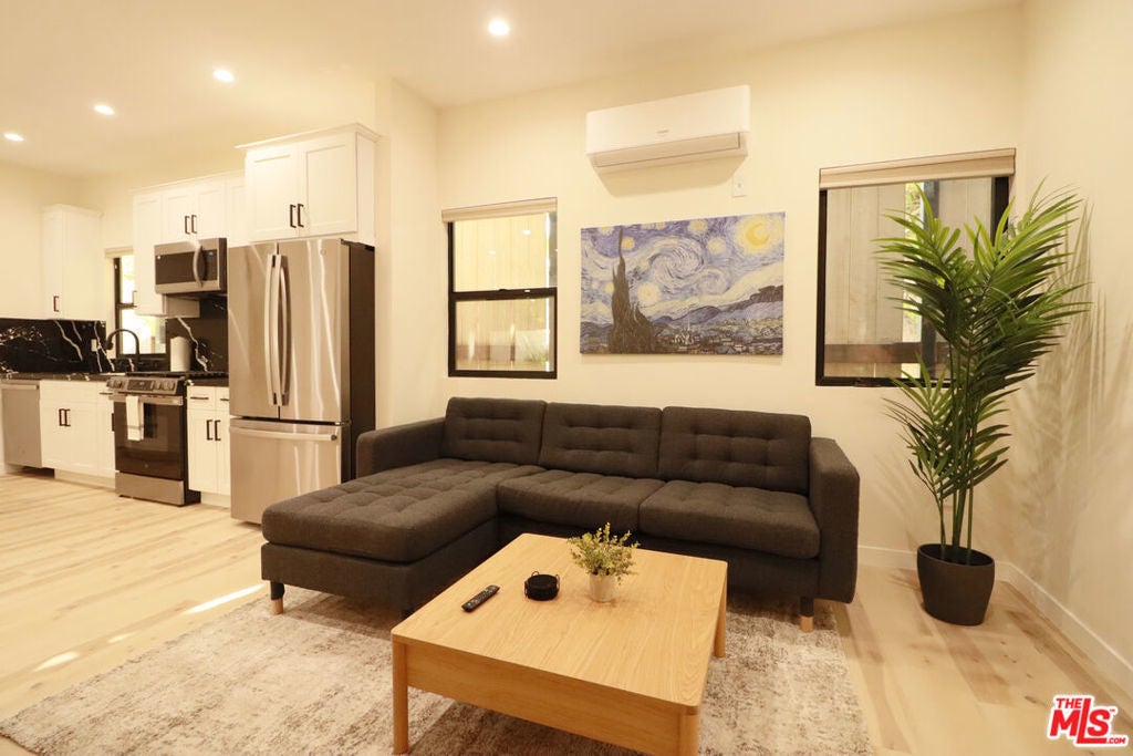 Photo of Listing #26652223