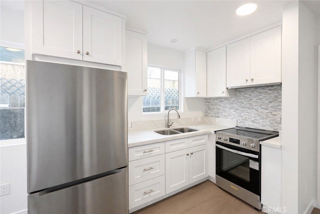 6907 Noble, Van Nuys
