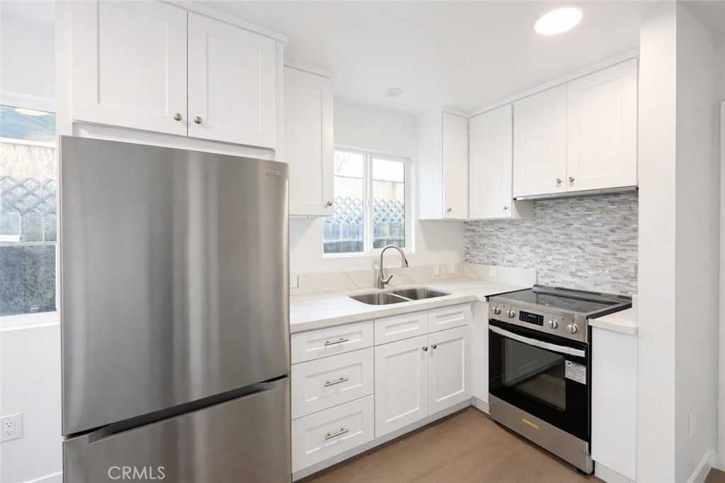 6907 Noble, Van Nuys