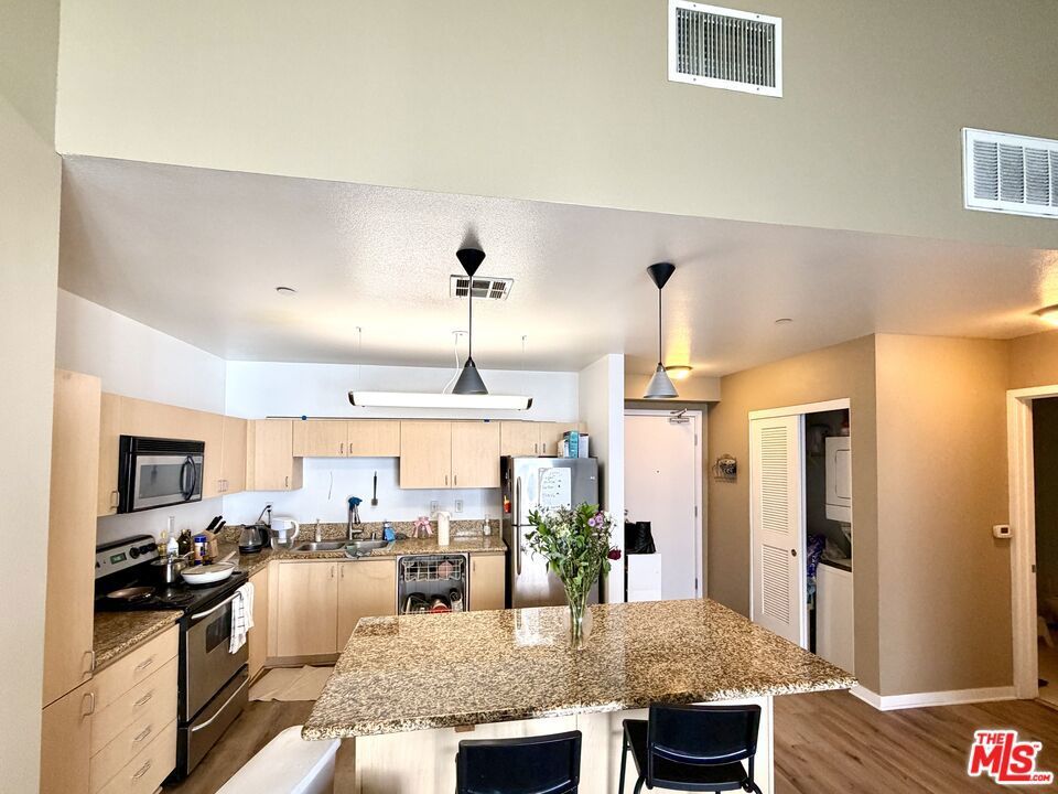 Photo of Listing #26652671