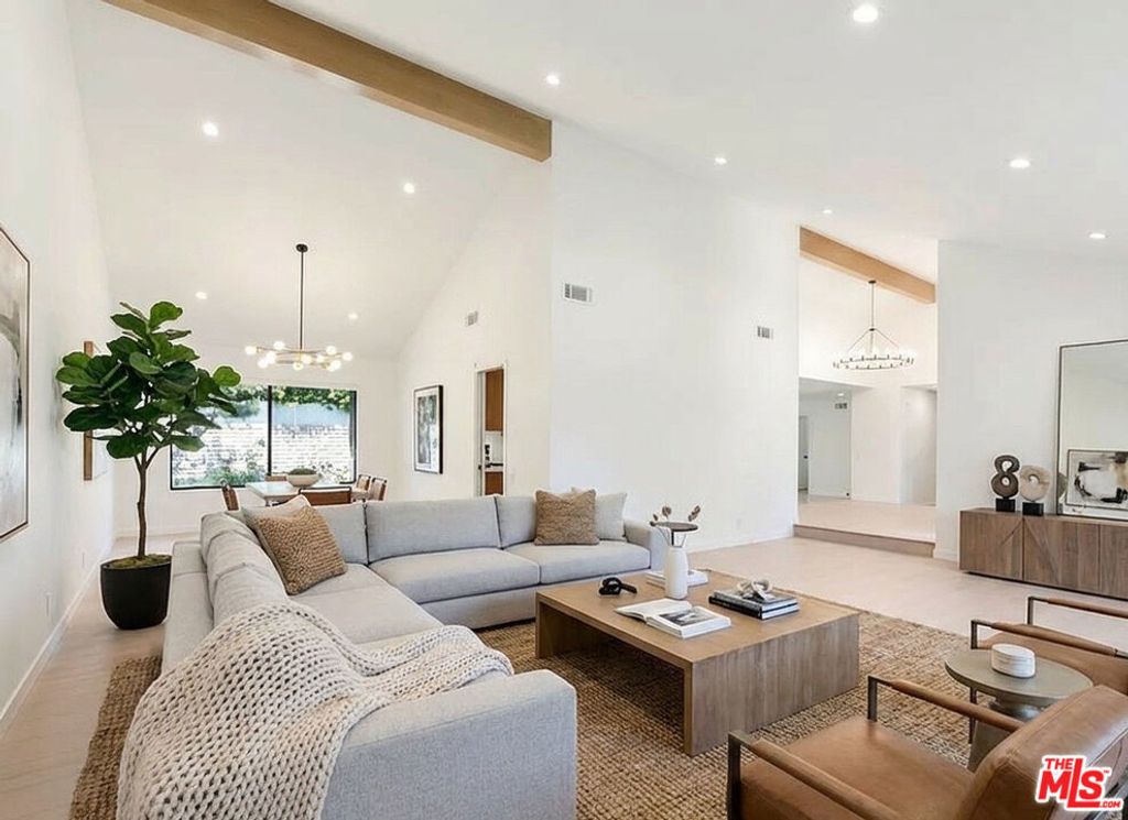 4933 Collett Avenue, Encino