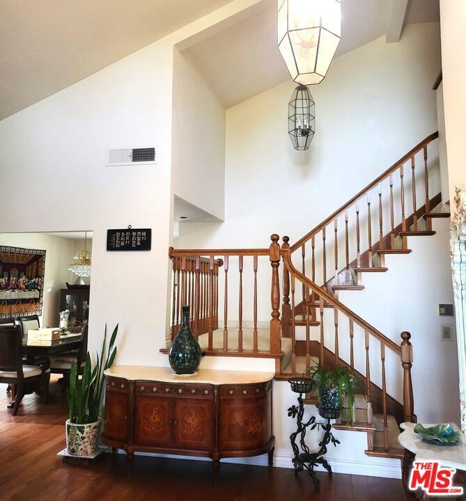 Photo of Listing #26653409