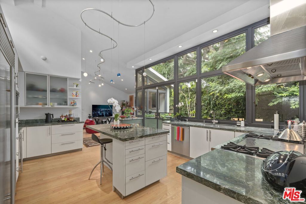 Photo of Listing #26653359