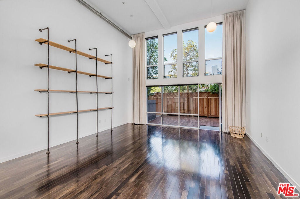 Photo of Listing #26653691