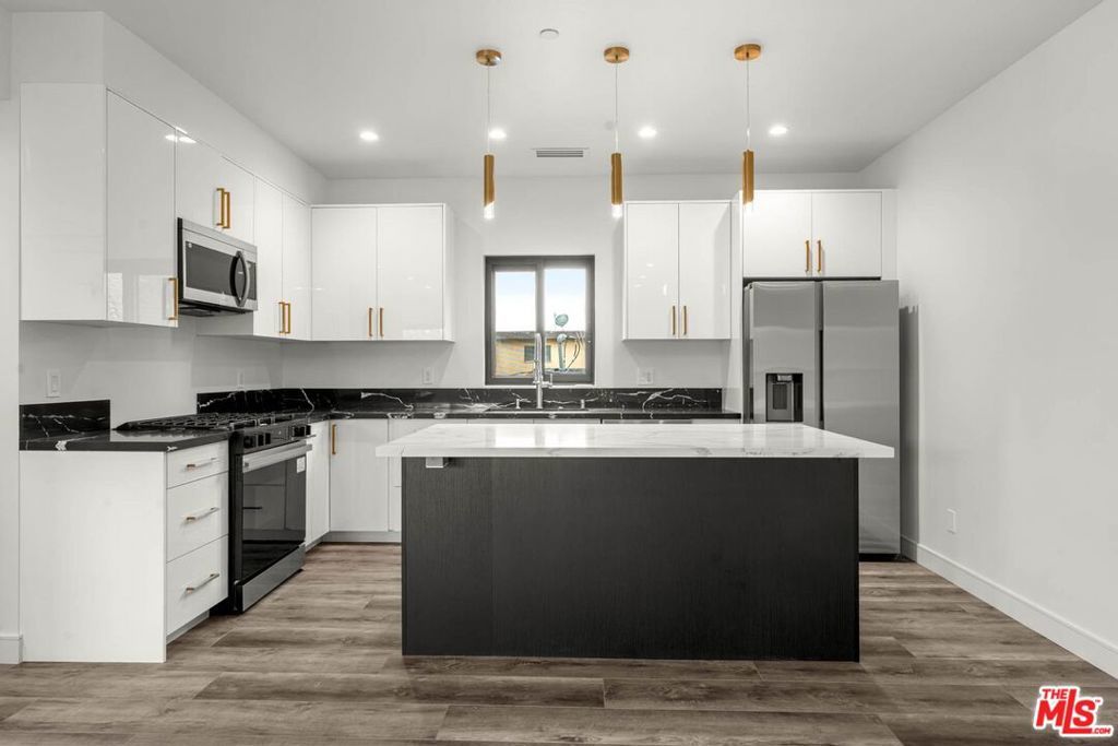 Photo of Listing #26653891