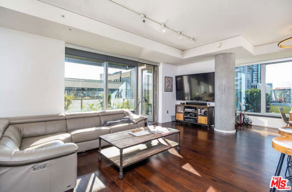 Photo of Listing #26654077