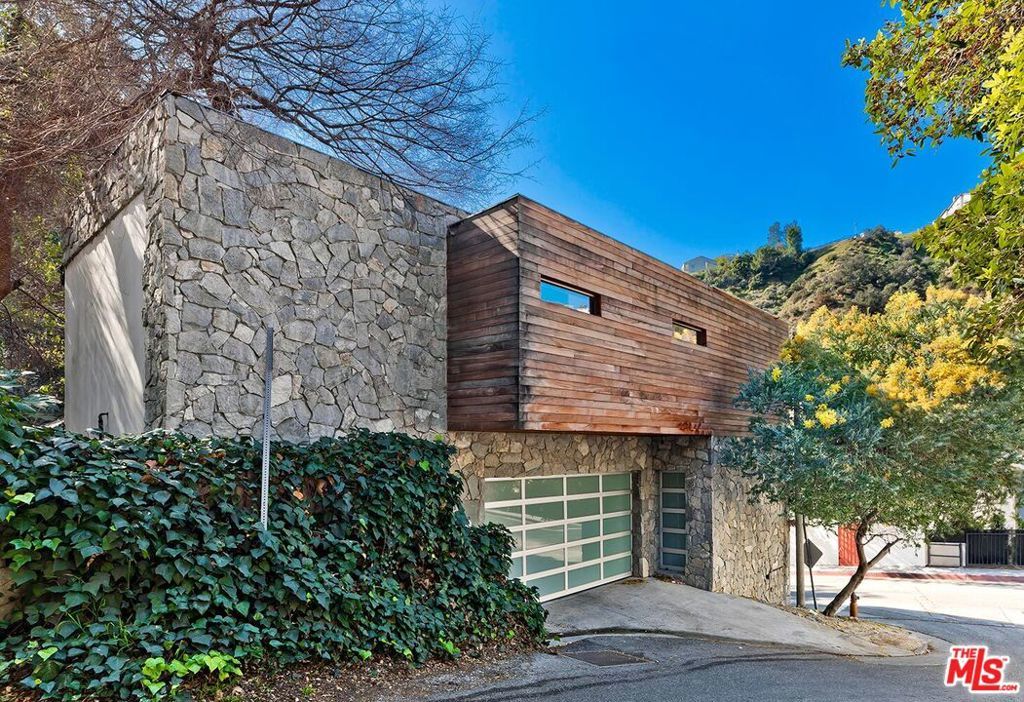 Photo of Listing #26653275