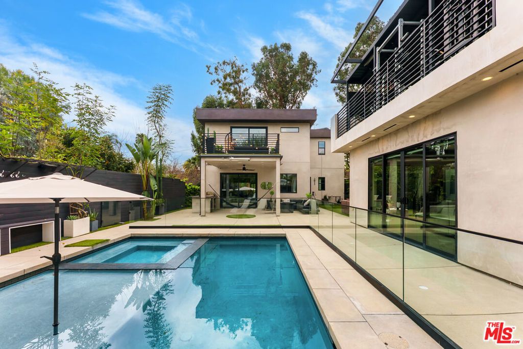 18589 Linnet Street, Tarzana