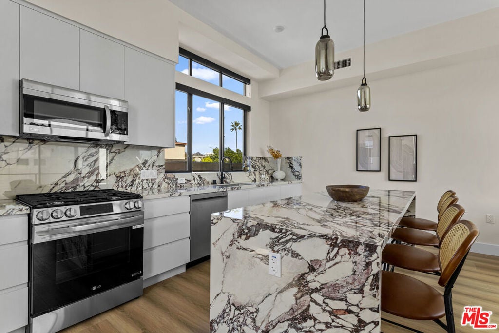 Photo of Listing #26650795