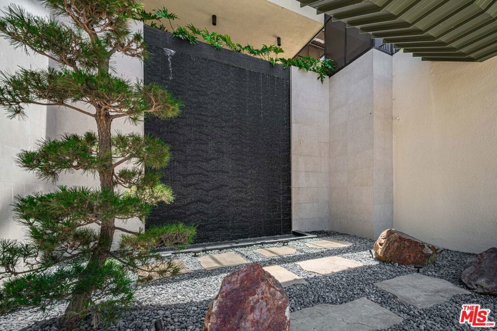 Photo of Listing #26656325